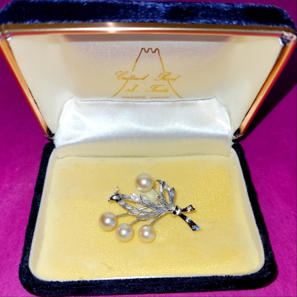 Sterling Silver with cultured pearl brooch - Picture 1 of 3